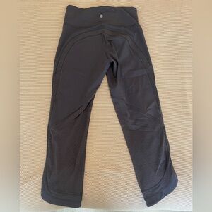 Lululemon Grey Capri Leggings - Mesh calf size 6